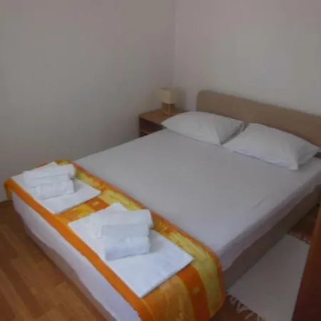 Cherry Daire Dubrovnik